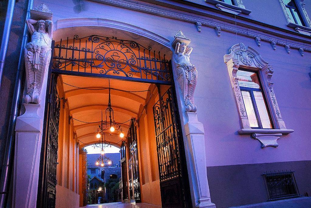Hotel Poesis Satu Mare Exterior foto